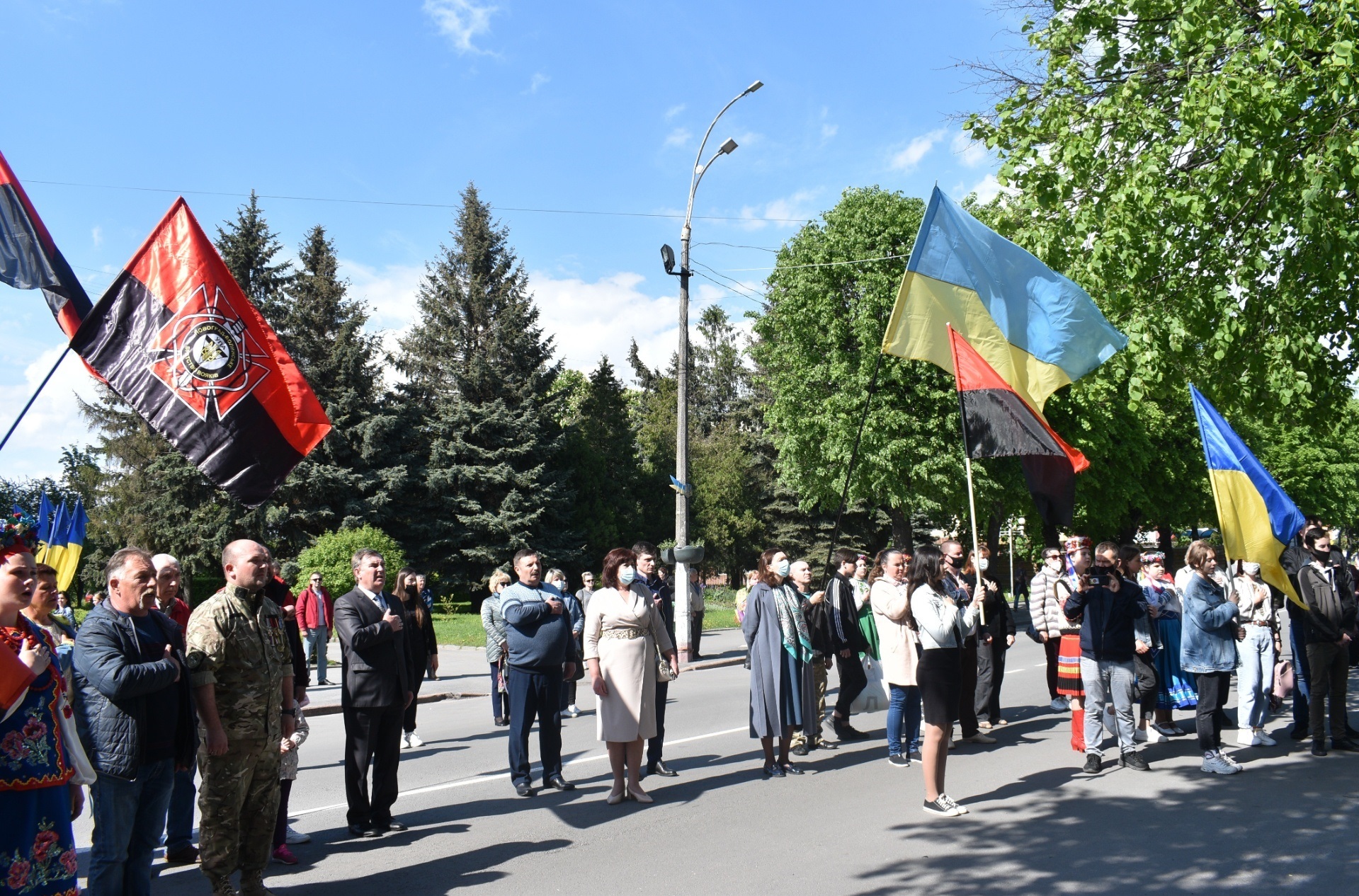 День Героїв – свято, яке відзначається на честь українських вояків – борців за волю нашої держави