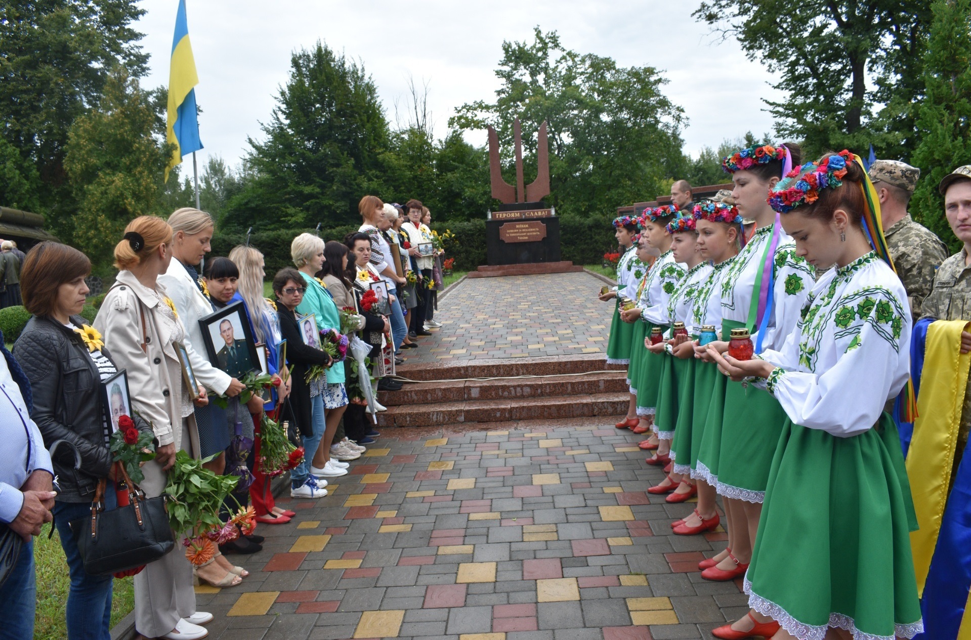 Новоград-Волинська міська територіальна громада вшанувала пам’ять захисників України, які загинули в боротьбі за незалежність, суверенітет і територіальну цілісність країни
