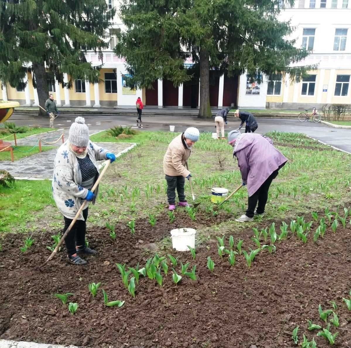 У Новоград-Волинській міській ТГ триває активна фаза весняного благоустрою