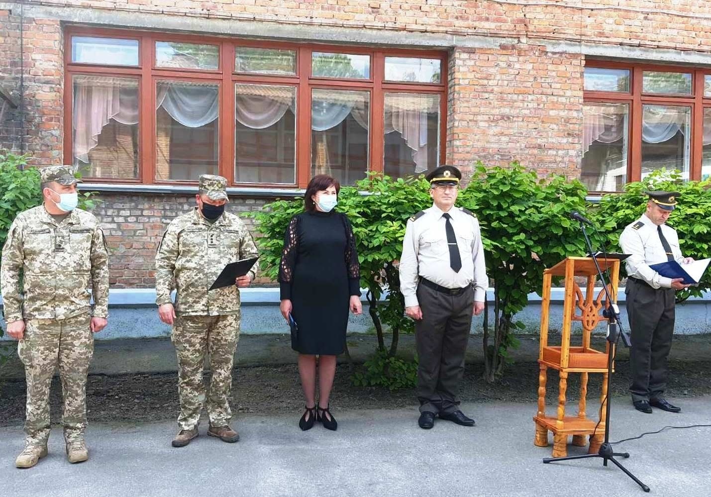 У Новоград-Волинському ліцеї з посиленою військово-фізичною підготовкою Житомирської обласної ради вперше пролунав останній дзвоник