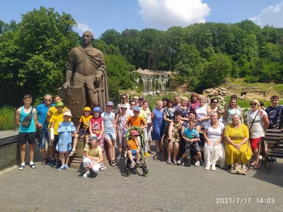 Для батьків, дітей та дружин загиблих воїнів-учасників АТО/ООС,  прийомних сімей, дитячих будинків сімейного типу проведено захоплюючу екскурсію до Умані