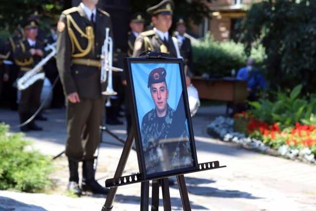 В останню дорогу загиблого військовослужбовця, солдата Шило Олега Олеговича, який загинув на Луганщині