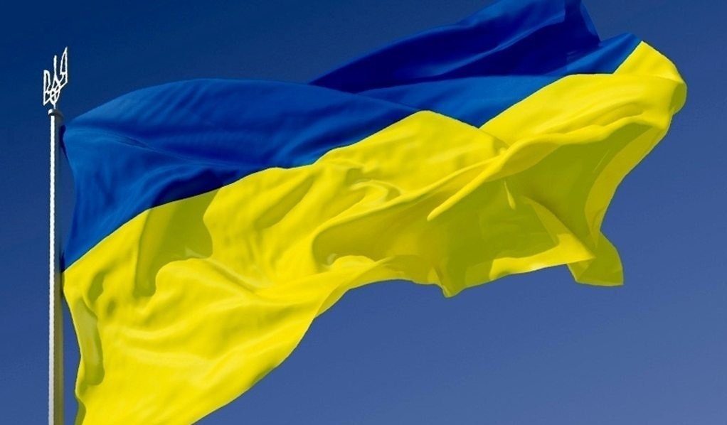 Вивісьте на фасадах своїх приміщень Державний Прапор України