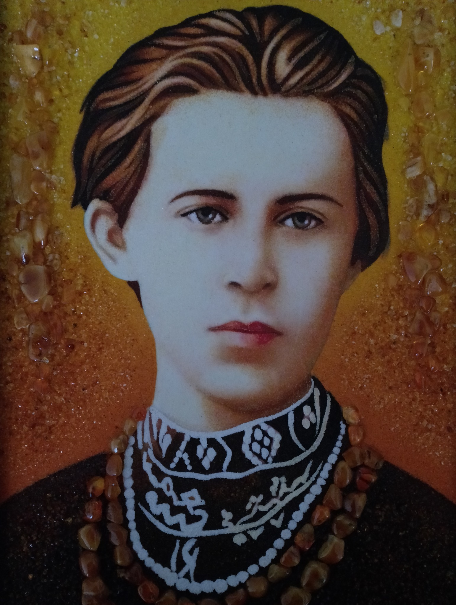 Краєзнавчий музей прикрашатиме бурштиновий портрет Лесі Українки