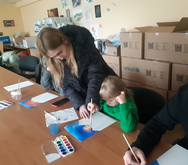 Новоград-Волинським міським центром соціальних служб організовано та проведено майстер-клас з декоративного малювання для діток загиблих воїнів