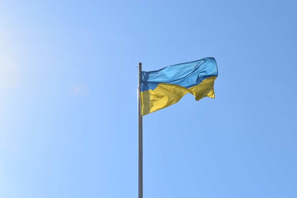 Закликаємо розмістити на фасадах Державний Прапор України
