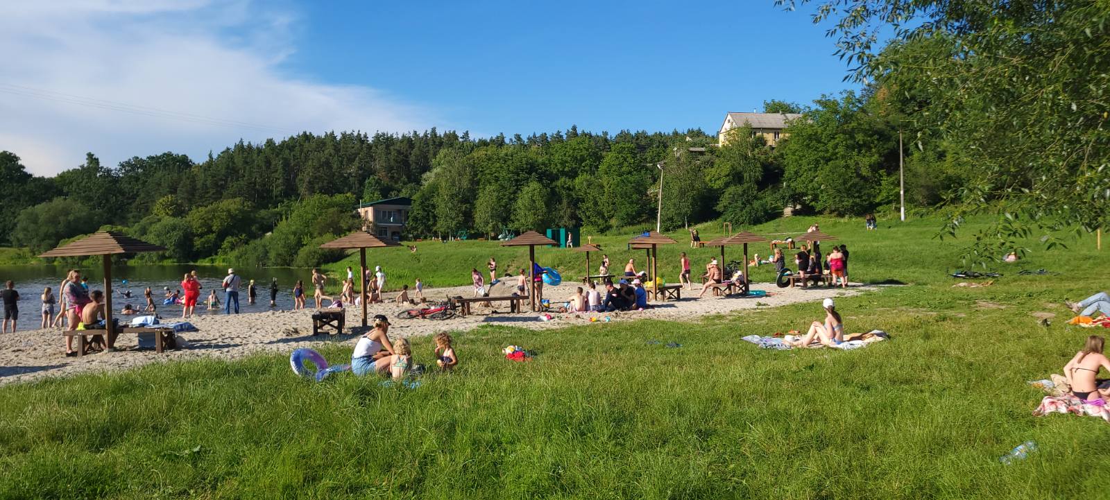 Чи безпечна для купання вода на міському пляжі?