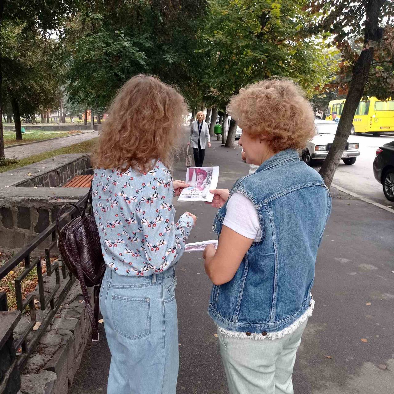 Вулична акція до Дня усиновлення “Ми віримо, що кожна дитина має батьків, просто не всі ще зустрілися”