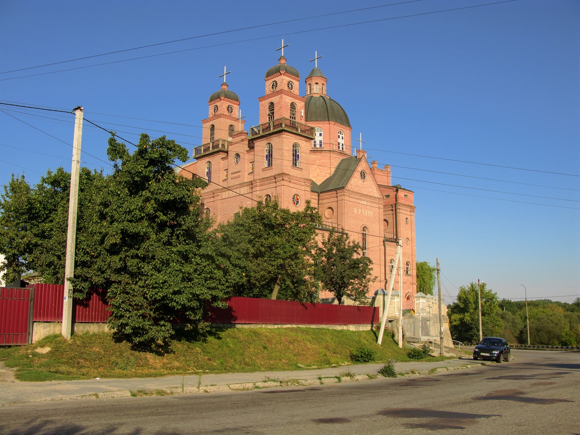 Костел Воздвиження Хреста Господнього у Звягелі: історія, архітектура, відродження