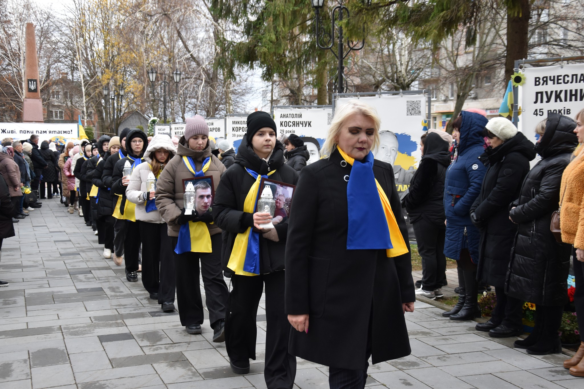 День Гідності та Свободи: У Звягельській міській територіальній громаді вшанували пам’ять загиблих Героїв