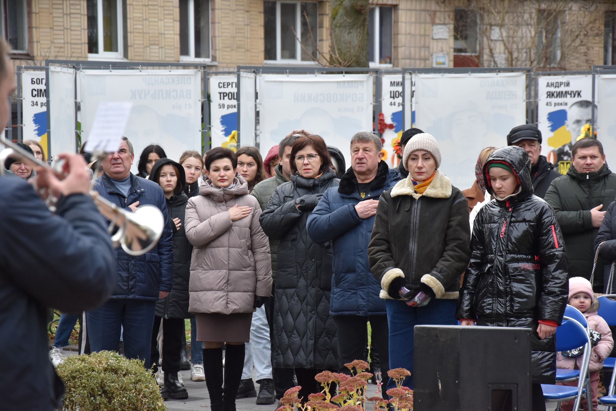 День Гідності та Свободи: У Звягельській міській територіальній громаді вшанували пам’ять загиблих Героїв