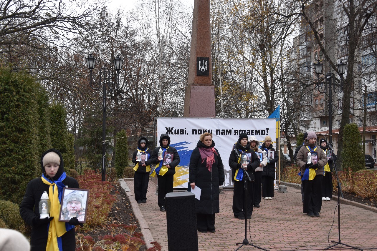 День Гідності та Свободи: У Звягельській міській територіальній громаді вшанували пам’ять загиблих Героїв