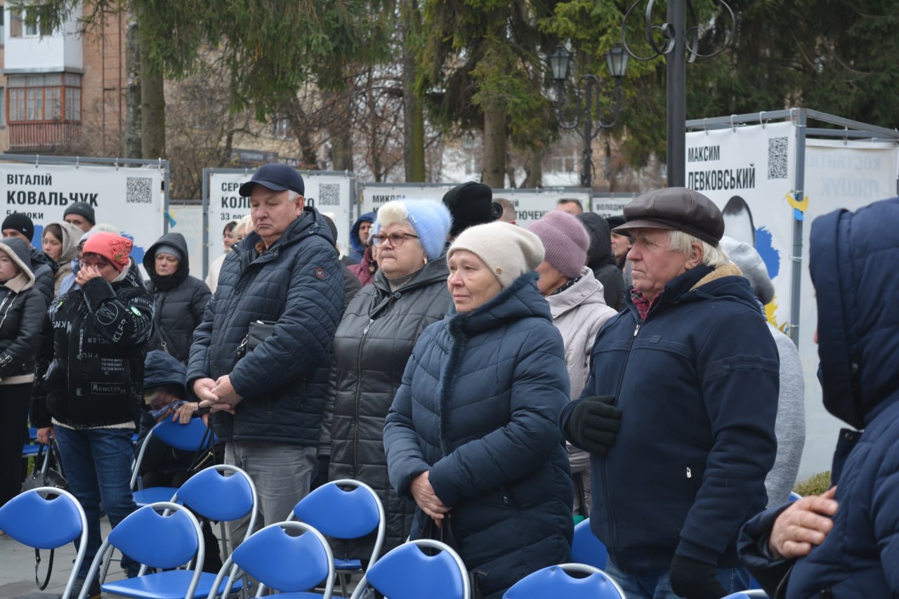 День Гідності та Свободи: У Звягельській міській територіальній громаді вшанували пам’ять загиблих Героїв