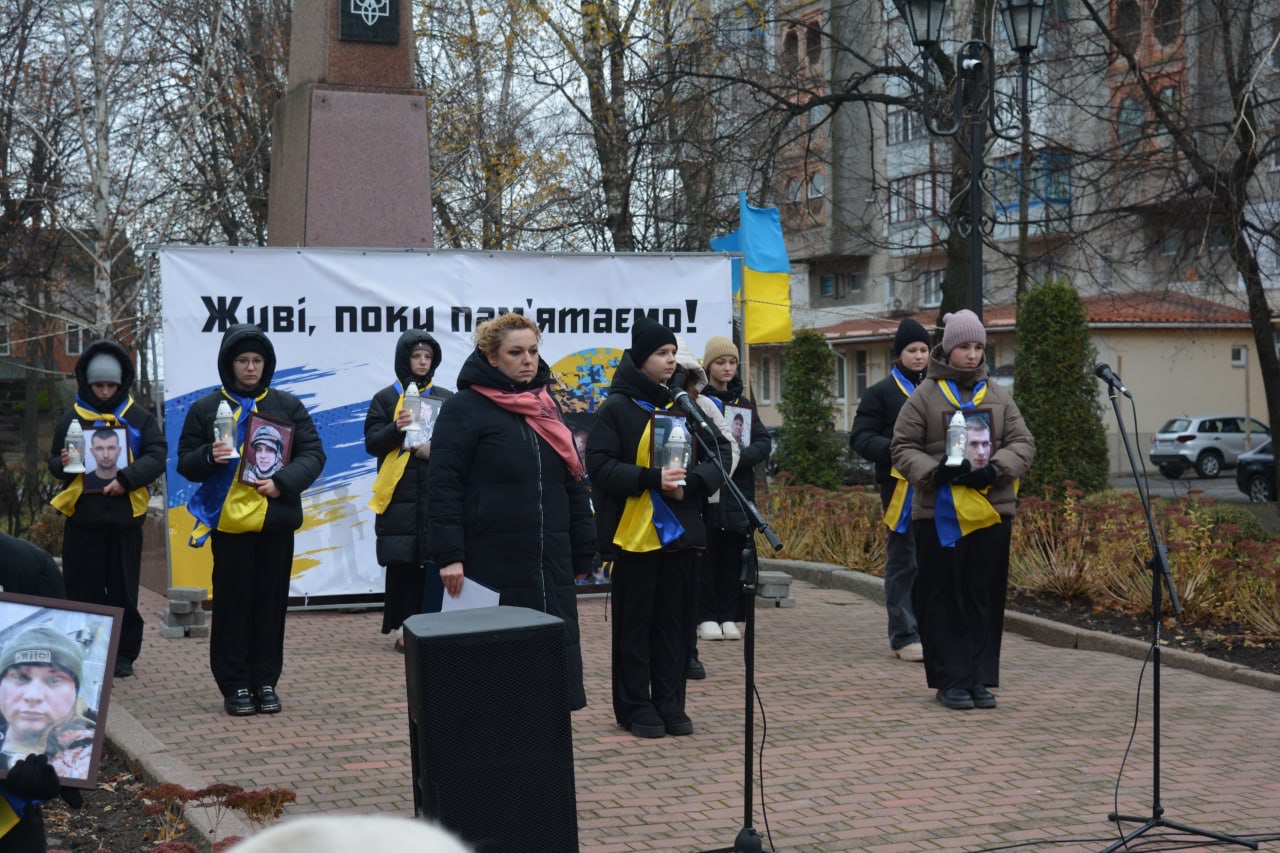 День Гідності та Свободи: У Звягельській міській територіальній громаді вшанували пам’ять загиблих Героїв