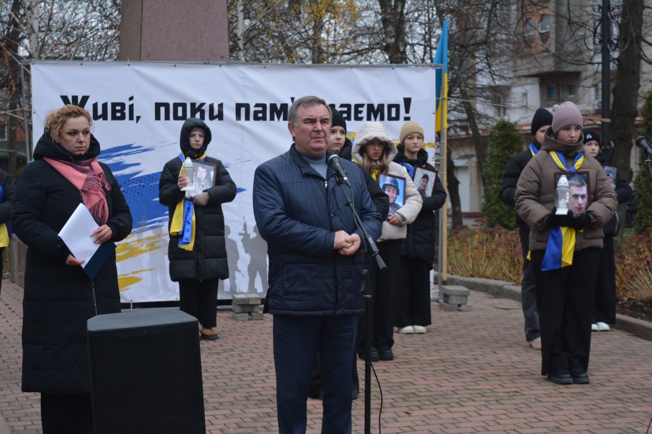 День Гідності та Свободи: У Звягельській міській територіальній громаді вшанували пам’ять загиблих Героїв