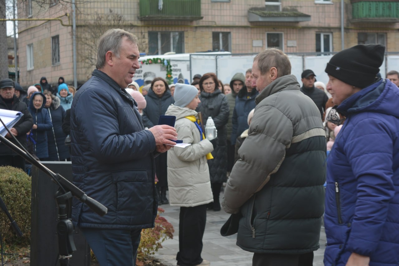 День Гідності та Свободи: У Звягельській міській територіальній громаді вшанували пам’ять загиблих Героїв