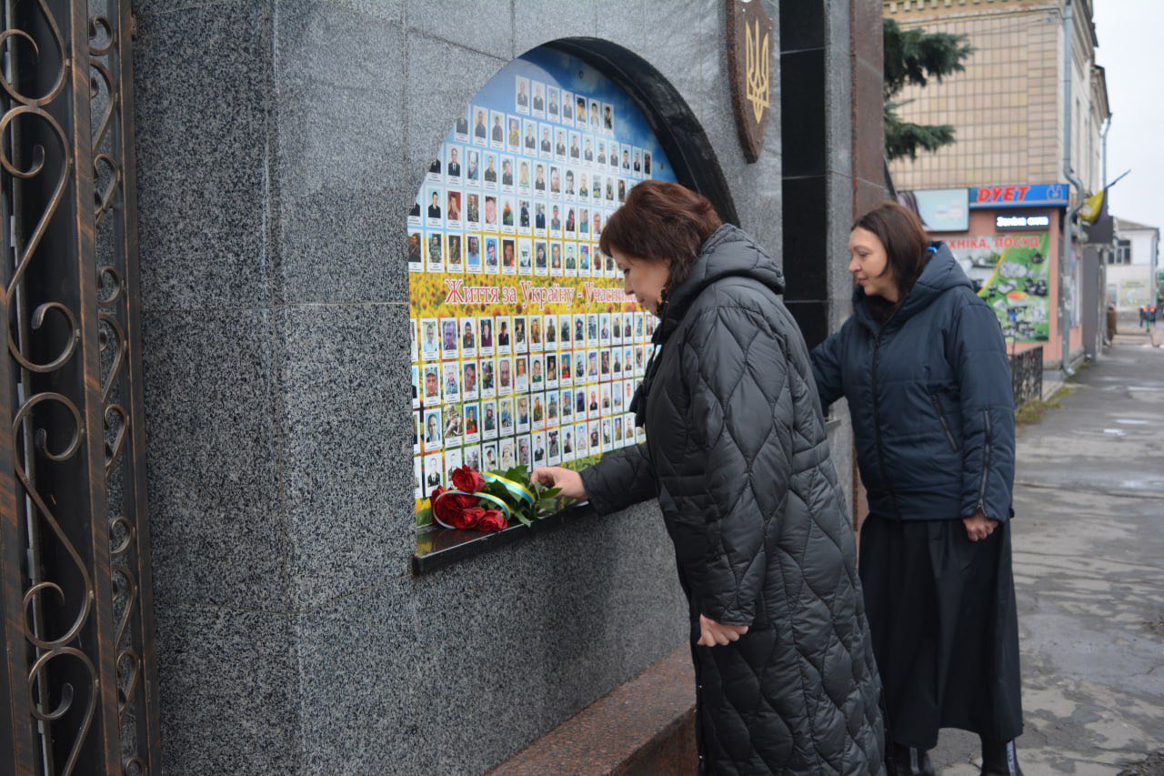 День Гідності та Свободи: У Звягельській міській територіальній громаді вшанували пам’ять загиблих Героїв