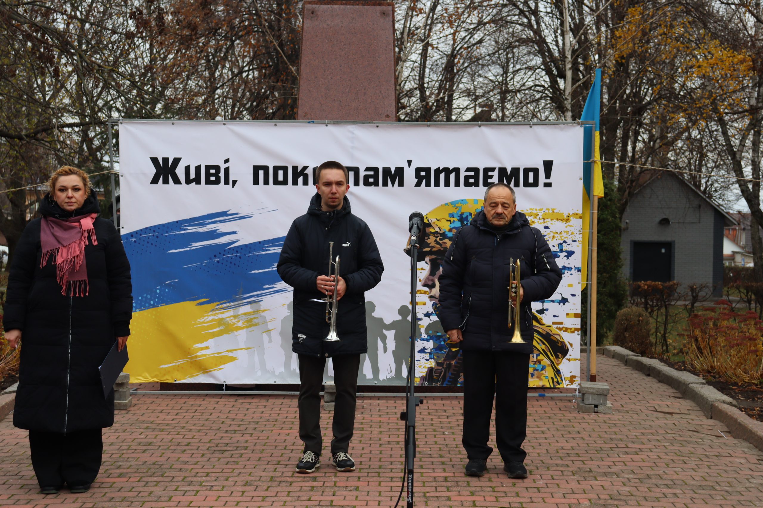 День Гідності та Свободи: У Звягельській міській територіальній громаді вшанували пам’ять загиблих Героїв