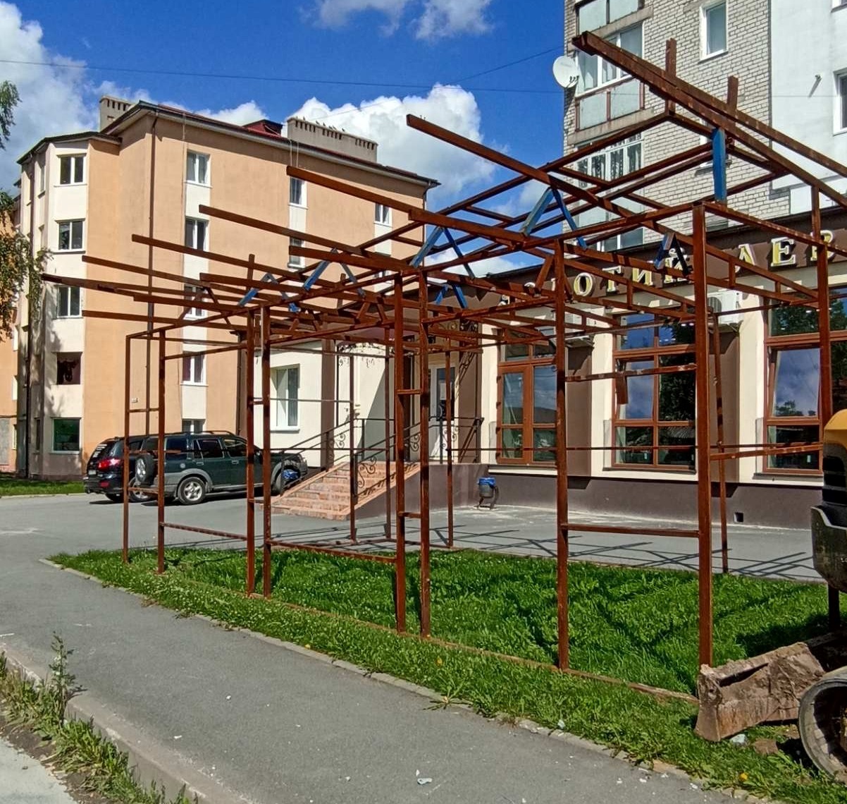 Вимога про добровільний демонтаж конструктивних елементів тимчасової споруди