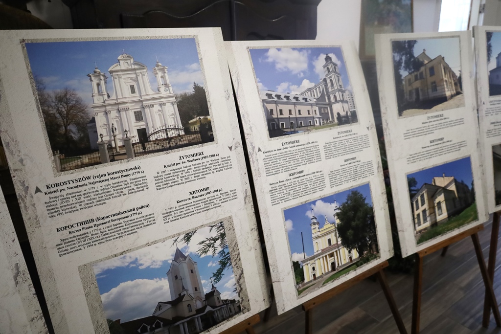 У Звягелі відкрилася фотовиставка «Польські сліди на Житомирщині»