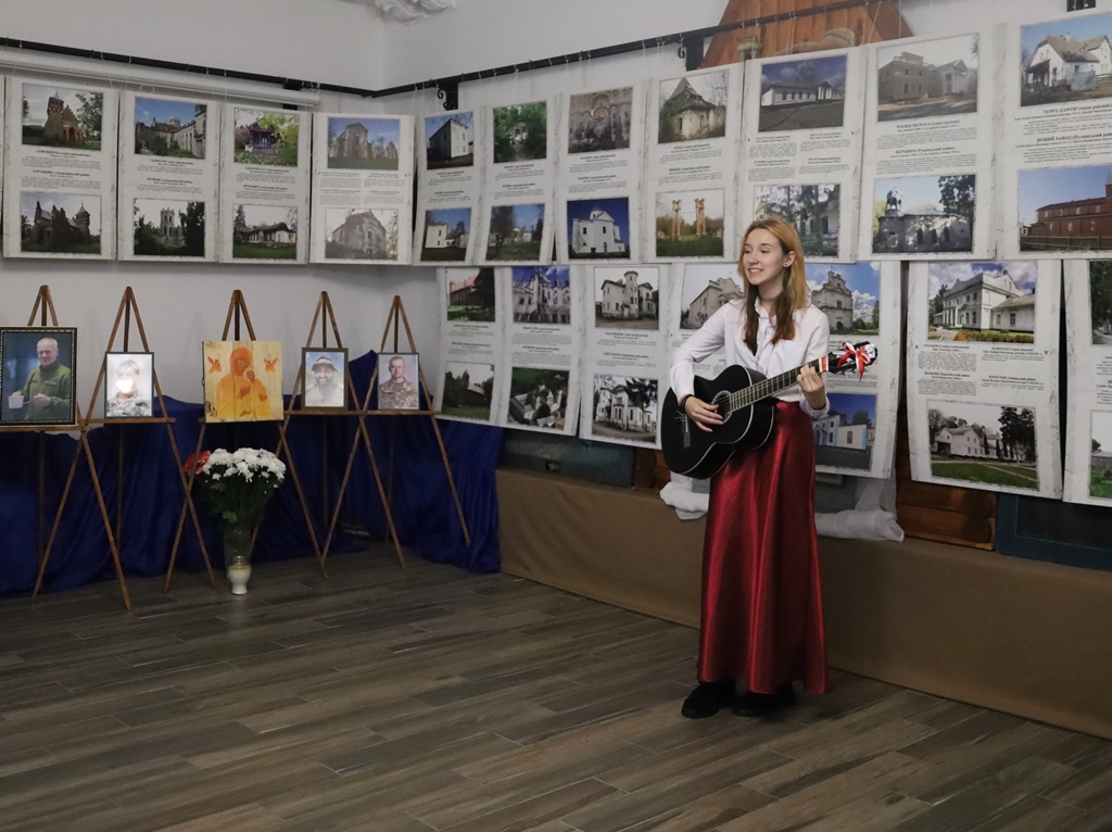 У Звягелі відкрилася фотовиставка «Польські сліди на Житомирщині»