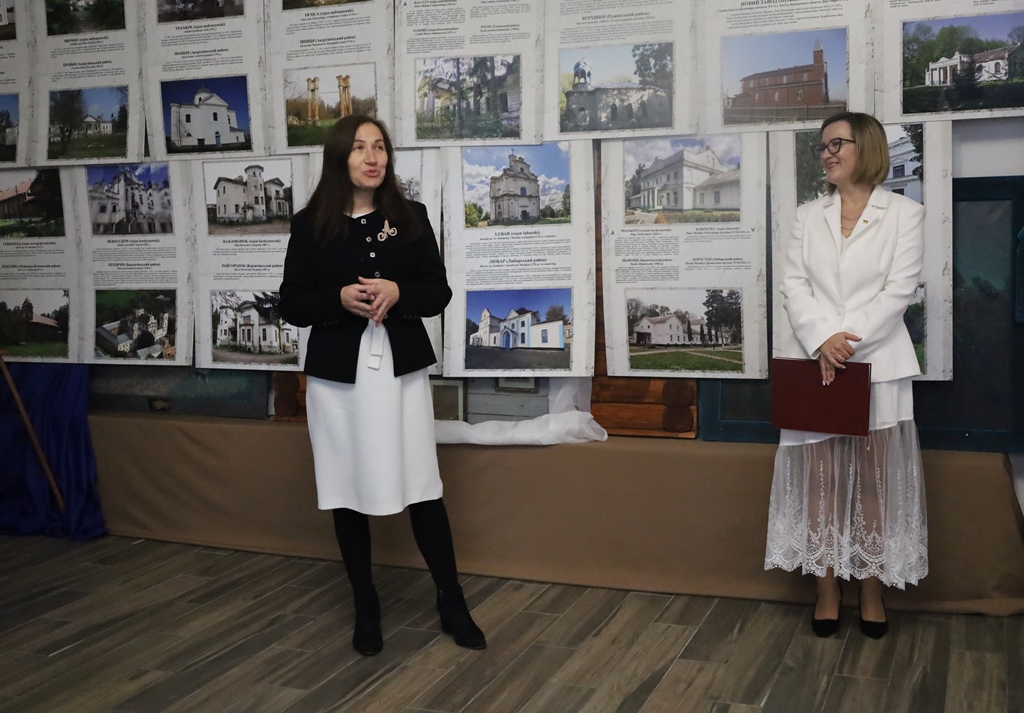 У Звягелі відкрилася фотовиставка «Польські сліди на Житомирщині»