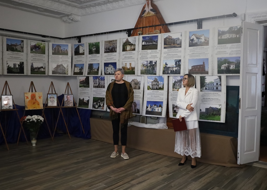 У Звягелі відкрилася фотовиставка «Польські сліди на Житомирщині»