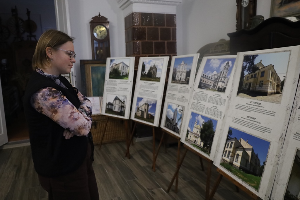 У Звягелі відкрилася фотовиставка «Польські сліди на Житомирщині»