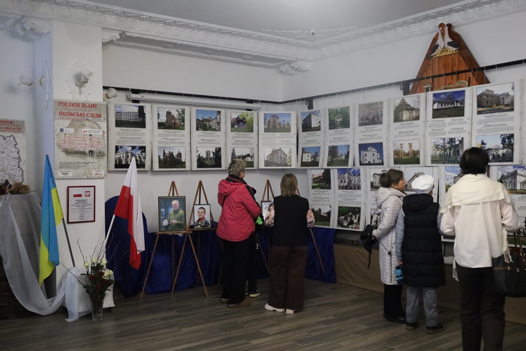 У Звягелі відкрилася фотовиставка «Польські сліди на Житомирщині»