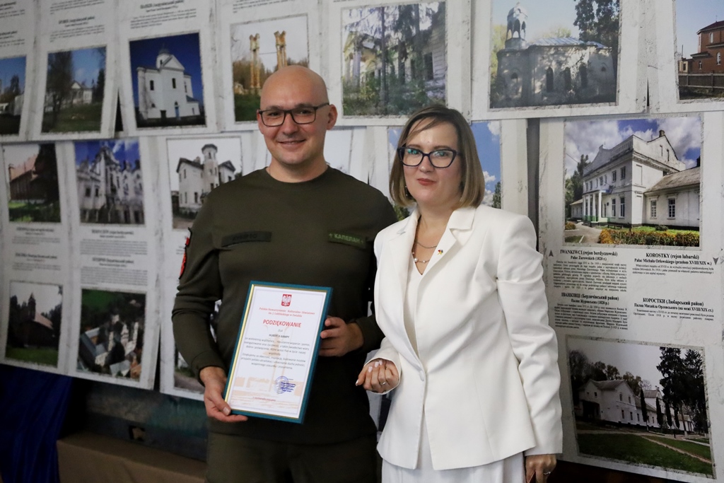 У Звягелі відкрилася фотовиставка «Польські сліди на Житомирщині»