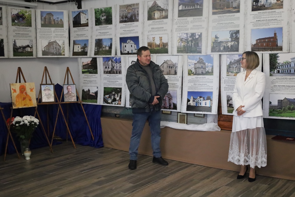 У Звягелі відкрилася фотовиставка «Польські сліди на Житомирщині»