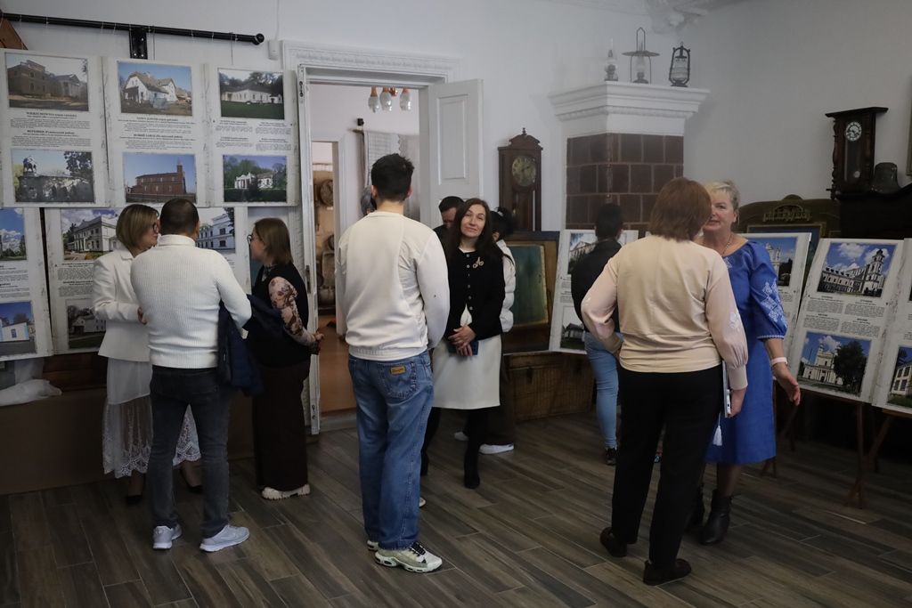У Звягелі відкрилася фотовиставка «Польські сліди на Житомирщині»