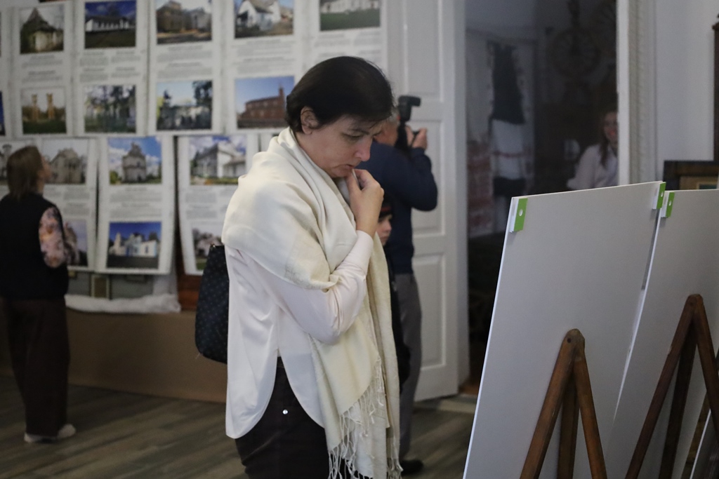 У Звягелі відкрилася фотовиставка «Польські сліди на Житомирщині»