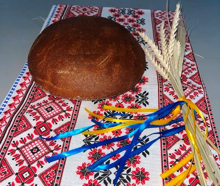 Вшанування пам’яті жертв Голодоморів у бібліопросторах громади