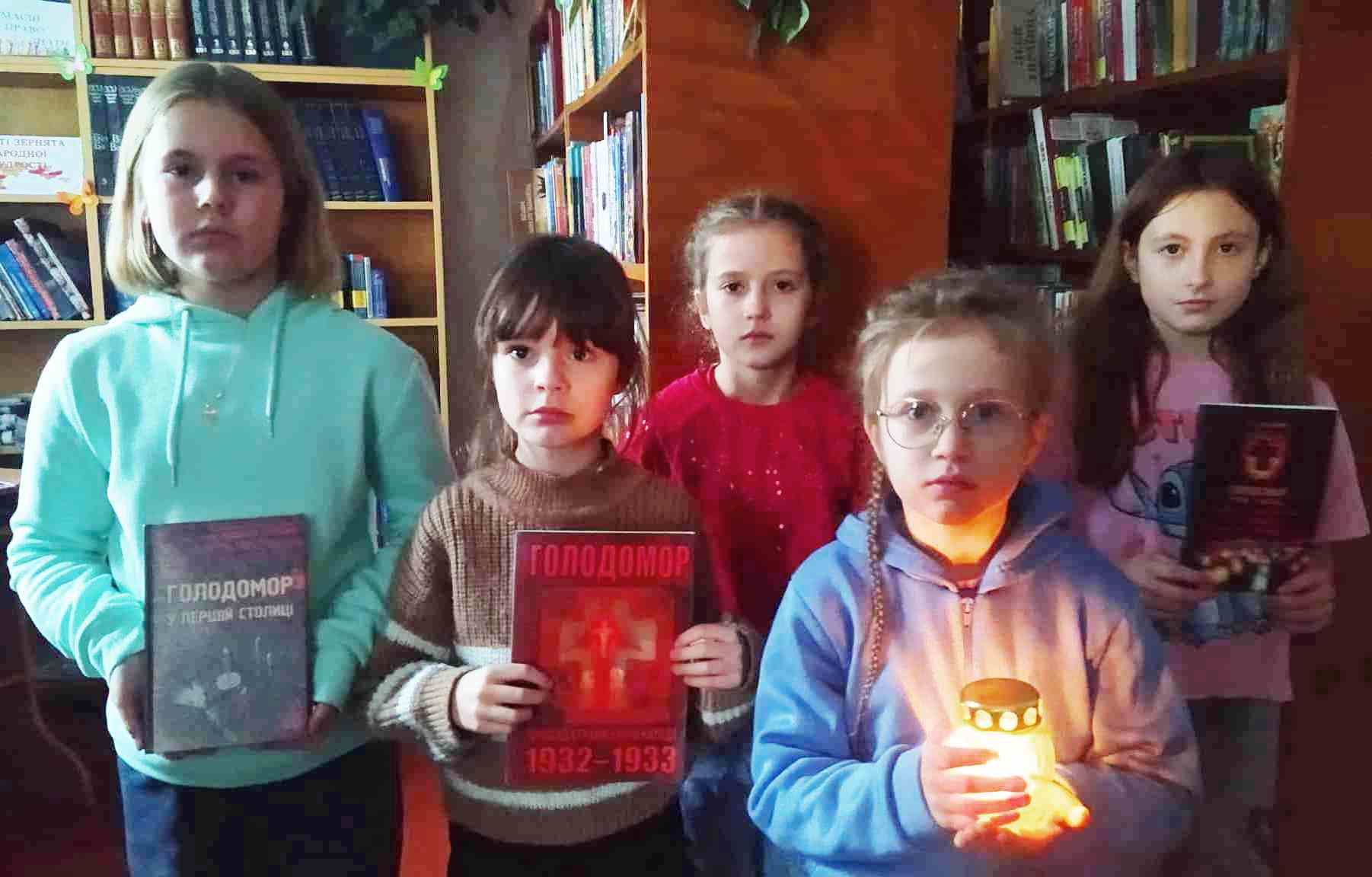Вшанування пам’яті жертв Голодоморів у бібліопросторах громади
