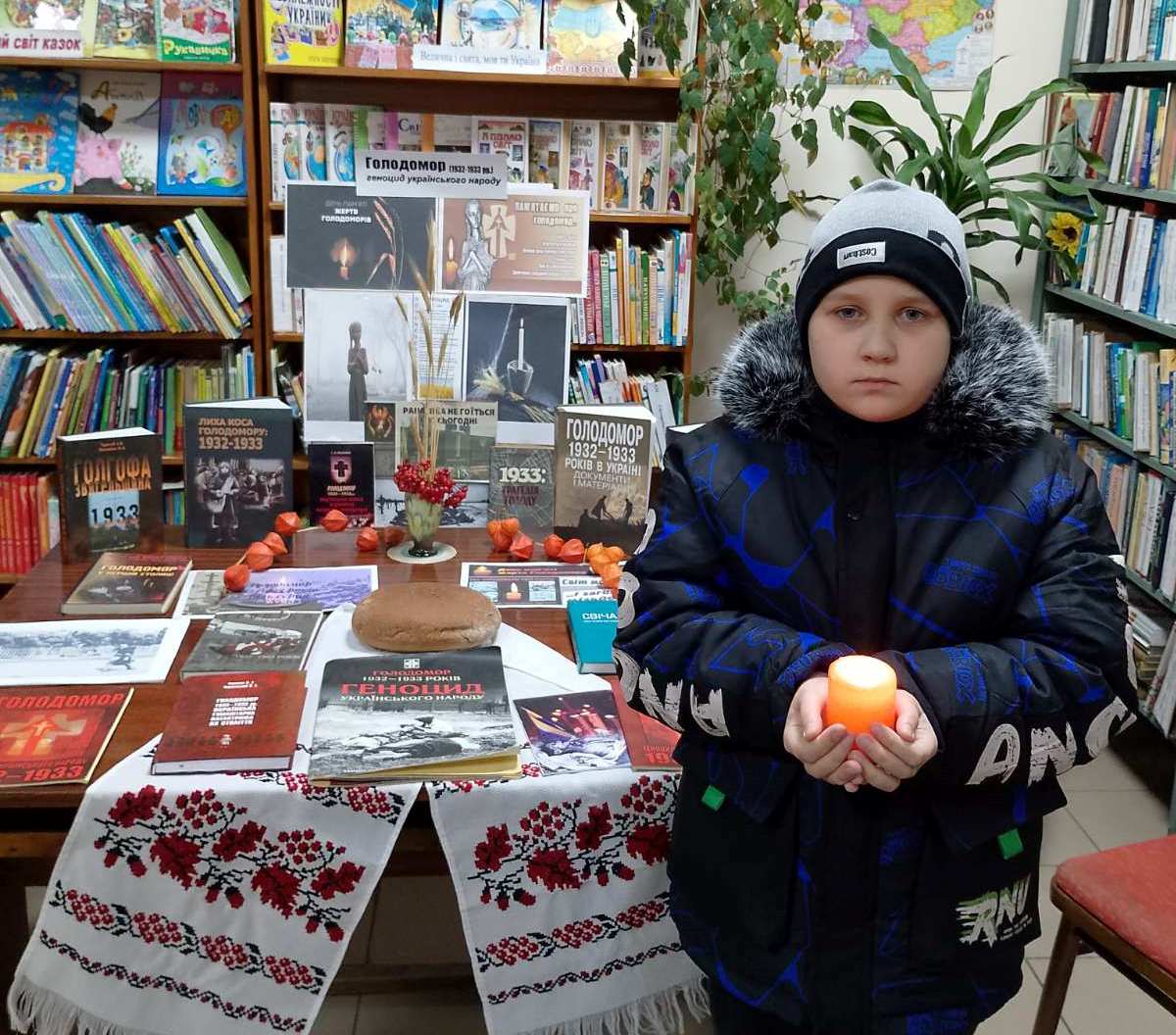 Вшанування пам’яті жертв Голодоморів у бібліопросторах громади