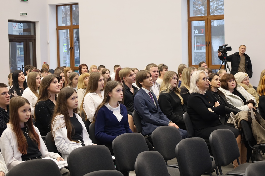 Майбутнє твориться тут і зараз: У Звягелі відзначили авторів кращих шкільних ідей та стипендіатів міського голови