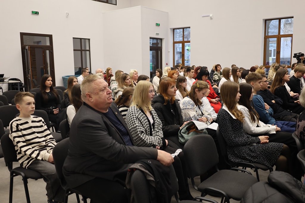 Майбутнє твориться тут і зараз: У Звягелі відзначили авторів кращих шкільних ідей та стипендіатів міського голови