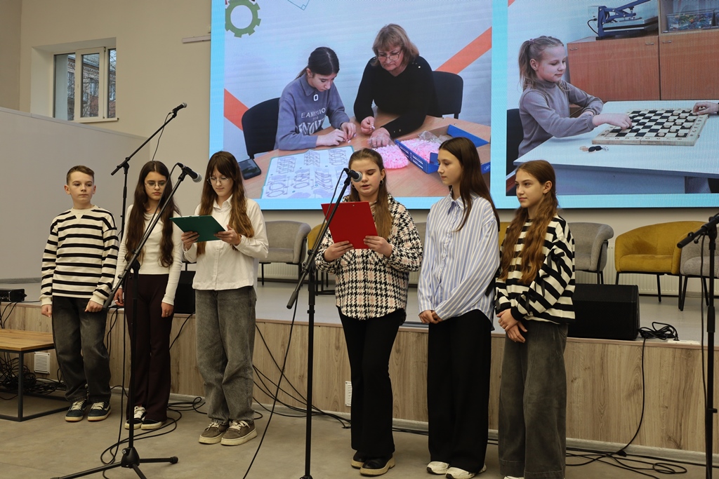 Майбутнє твориться тут і зараз: У Звягелі відзначили авторів кращих шкільних ідей та стипендіатів міського голови