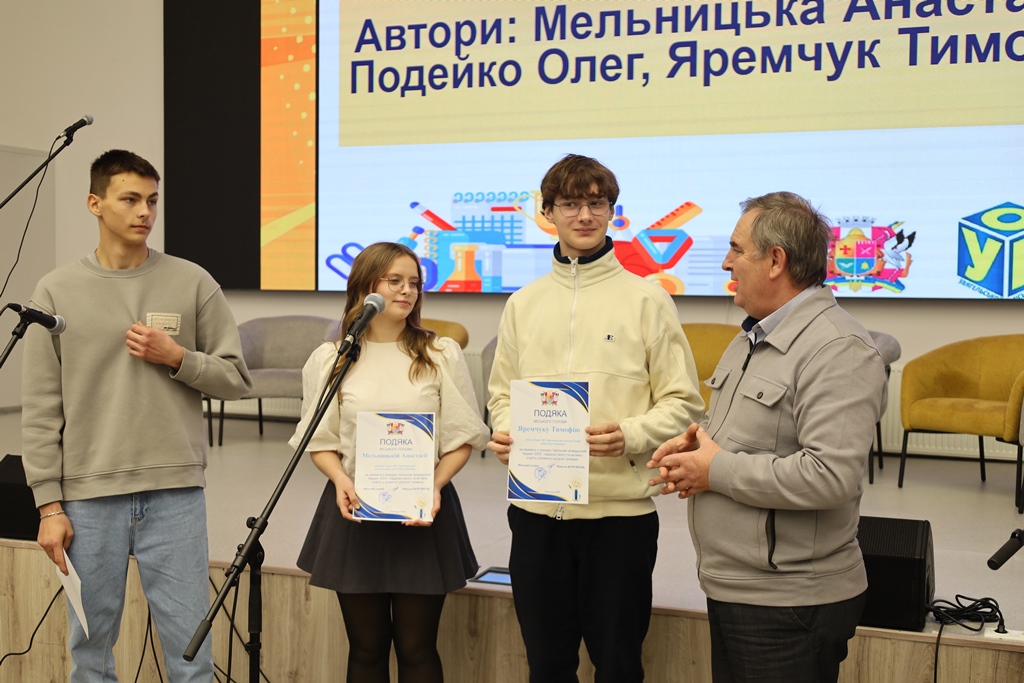 Майбутнє твориться тут і зараз: У Звягелі відзначили авторів кращих шкільних ідей та стипендіатів міського голови