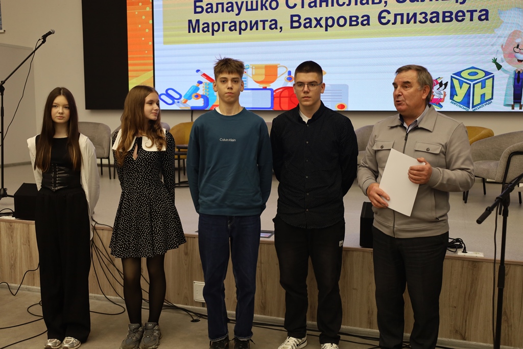 Майбутнє твориться тут і зараз: У Звягелі відзначили авторів кращих шкільних ідей та стипендіатів міського голови