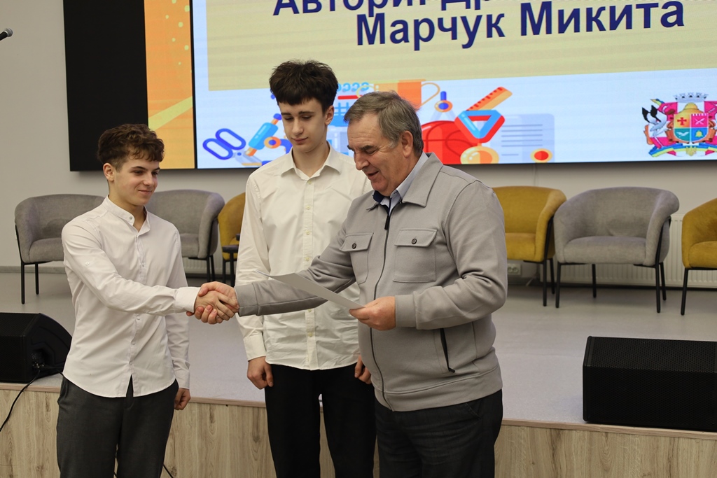 Майбутнє твориться тут і зараз: У Звягелі відзначили авторів кращих шкільних ідей та стипендіатів міського голови