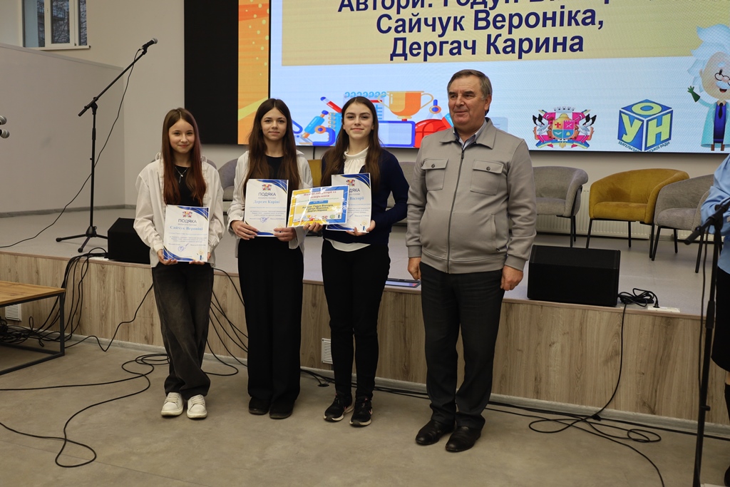 Майбутнє твориться тут і зараз: У Звягелі відзначили авторів кращих шкільних ідей та стипендіатів міського голови
