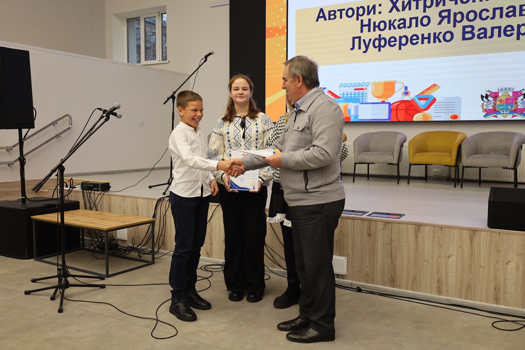 Майбутнє твориться тут і зараз: У Звягелі відзначили авторів кращих шкільних ідей та стипендіатів міського голови