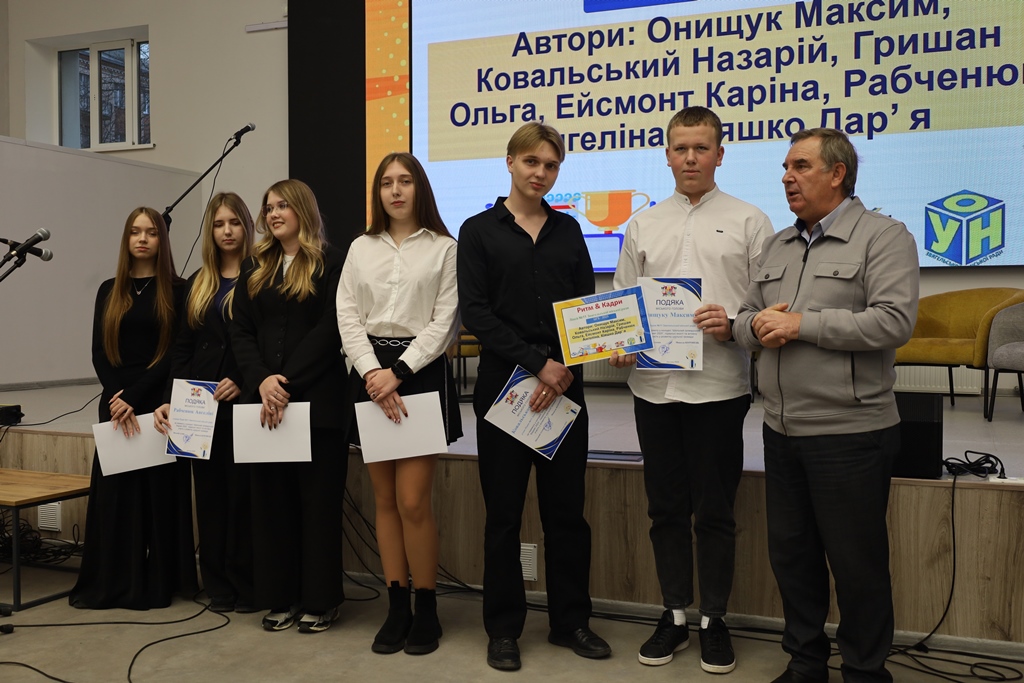 Майбутнє твориться тут і зараз: У Звягелі відзначили авторів кращих шкільних ідей та стипендіатів міського голови