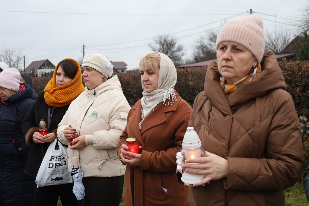 Звягель запалив свічки у знак вшанування пам’яті жертв голодоморів