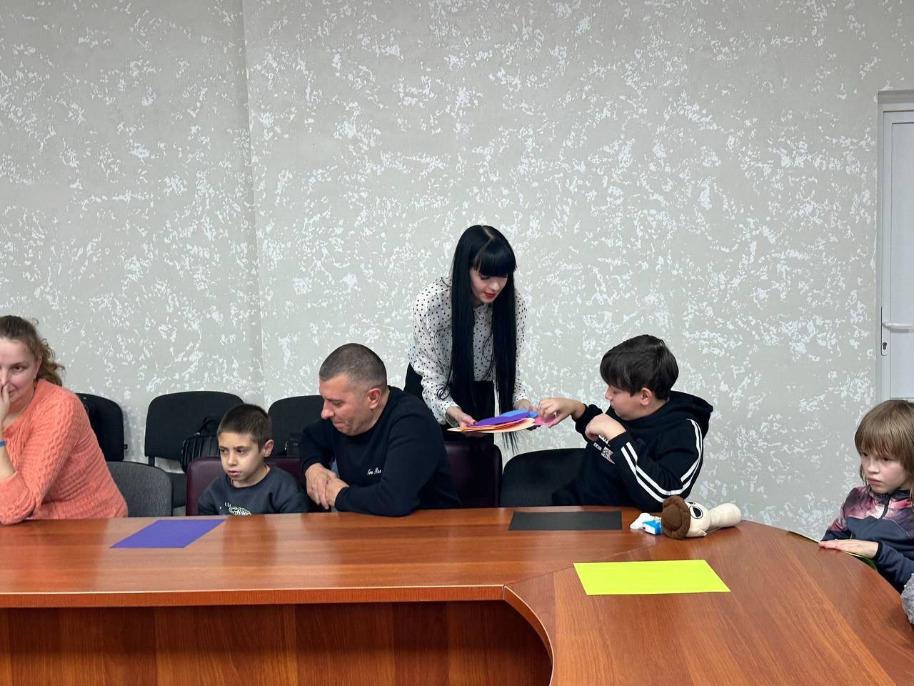 Кольоровий світ дитинства: діти з інвалідністю створювали вироби до Дня захисту дітей