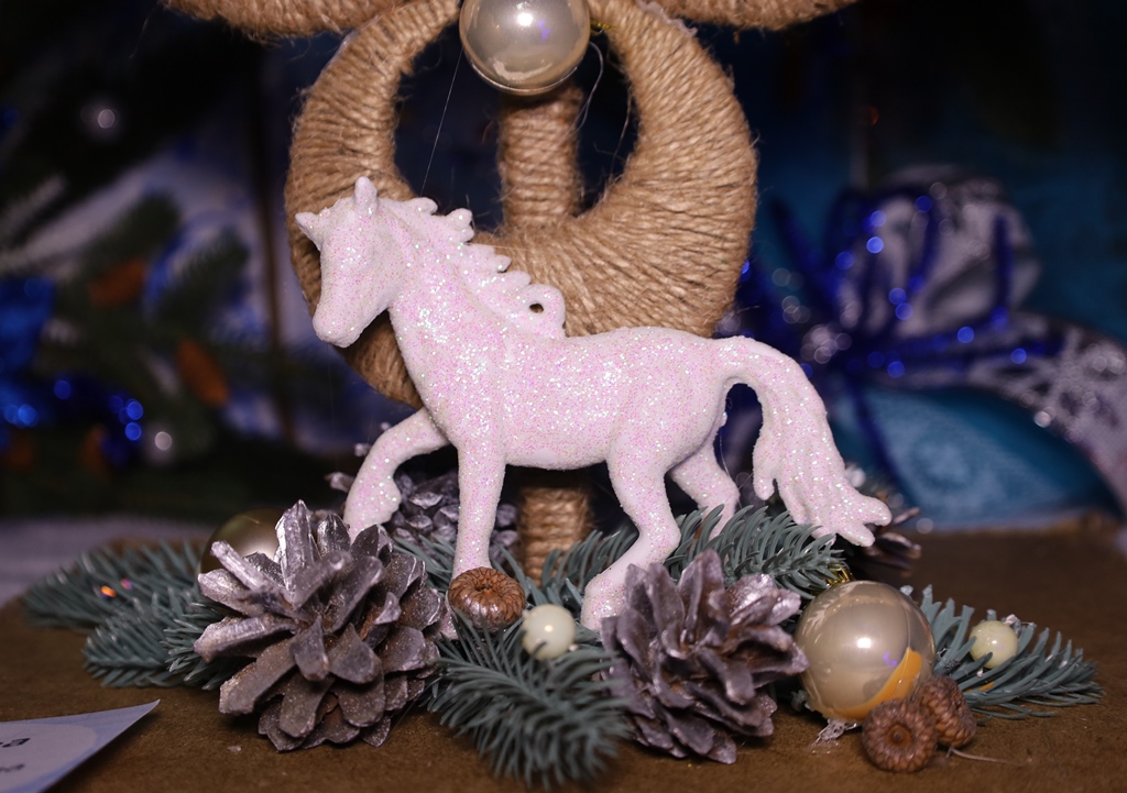 У Будинку рад відкрили благодійну різдвяно-новорічну виставку дитячої творчості «Творчі та вільні»