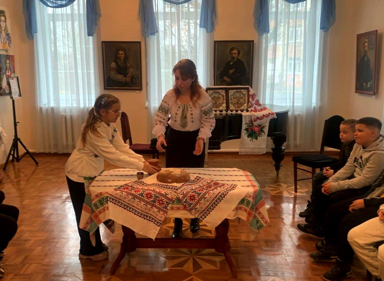 У музеї родини Косачів-Драгоманових тривають різдвяні майстер-класи «Різдво як у Косачів»
