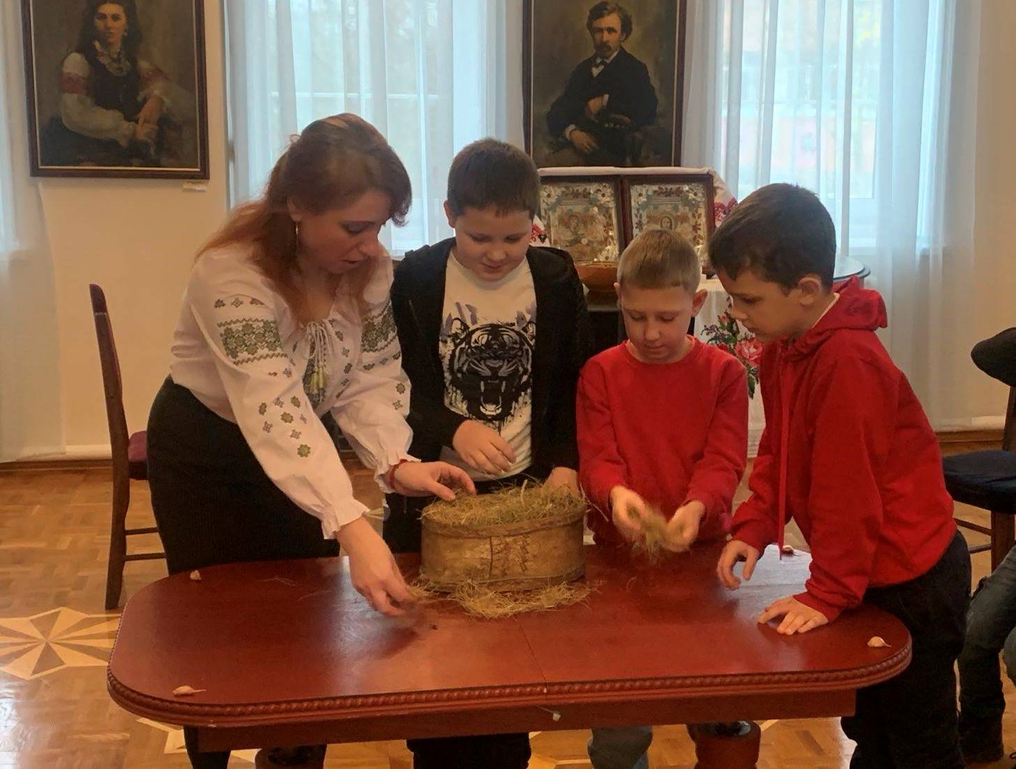 У музеї родини Косачів-Драгоманових тривають різдвяні майстер-класи «Різдво як у Косачів»